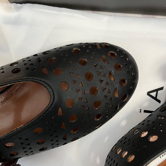 Alaïa Black Leather Hollow Ballet Flats - Picture 6 of 7